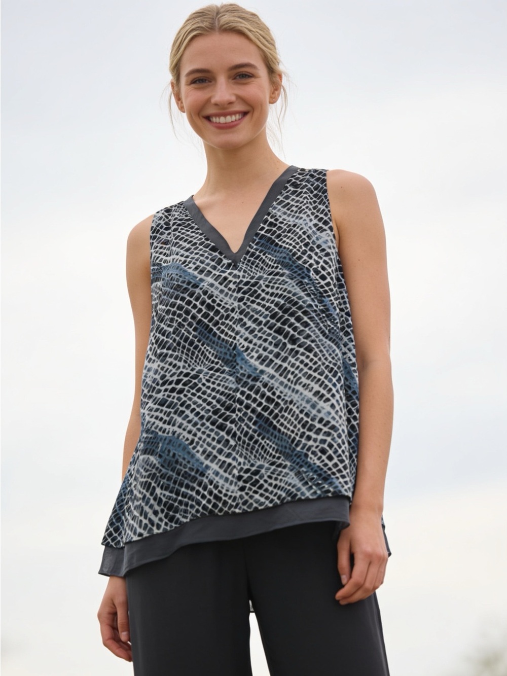 Banana Republic Gray Black Snakeskin Print Sleeveless V-Neck Blouse L